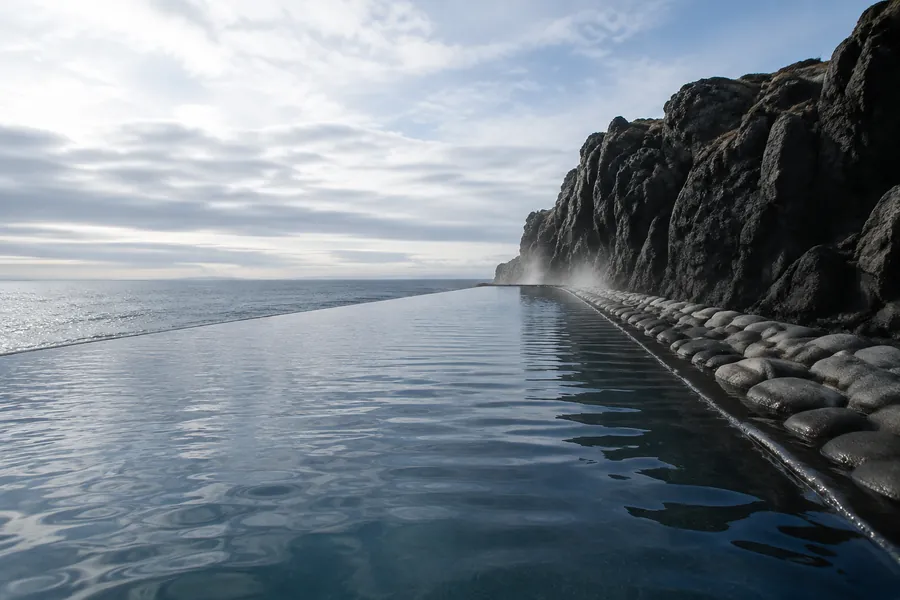 Geothermal infinity lagoon facing the North Atlantic